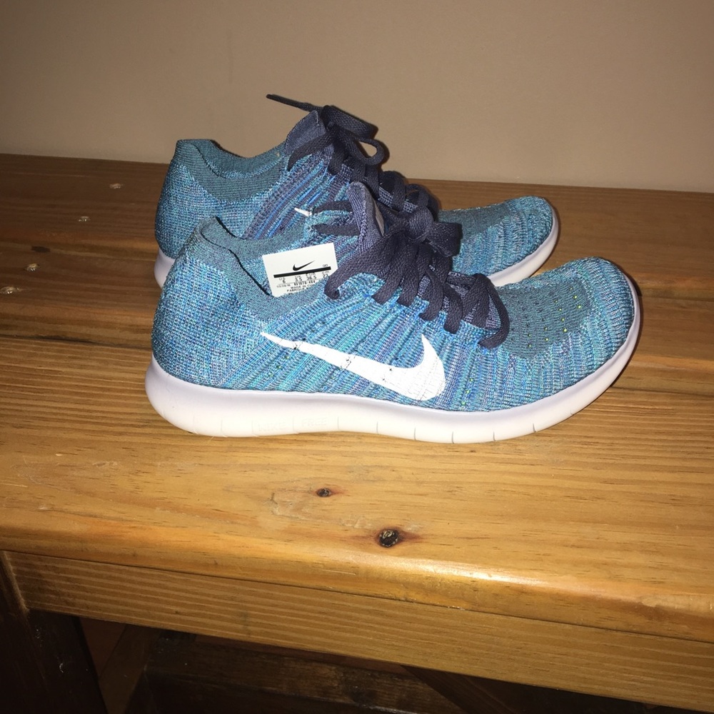 Nike Tennis Shoes